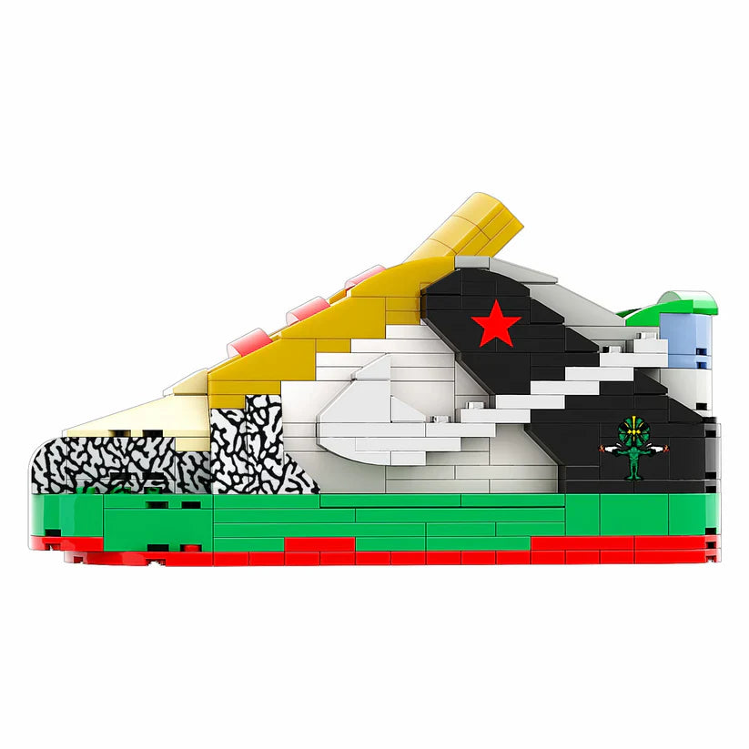 SB LOW WHAT THE DUNK SNEAKER BRICKS